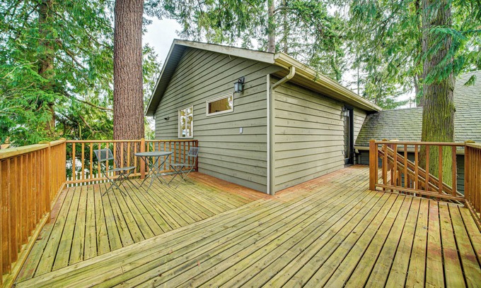 Seattle Metro Area Apartment | 2 Mi to Burien: Peaceful Studio w/Deck!