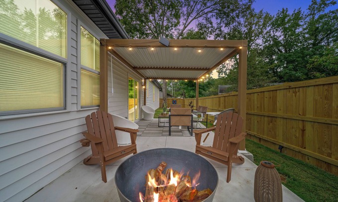 Simpsonville House | 2 Min. to Downtown Simpsonville/5 Private Bedrooms