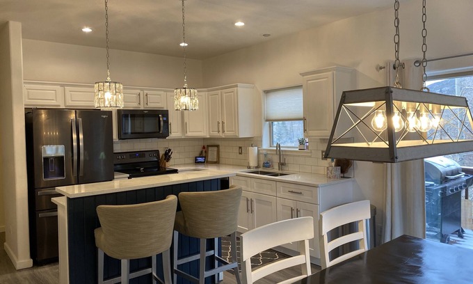 Summit Cove House | 2 min to Keystone - Stylish /Amazing Location - Hot Tub, Pool table, Ping Pong!