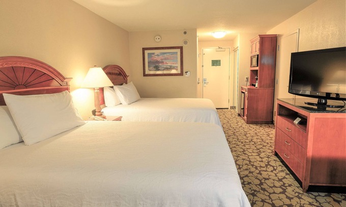Chinatown Hotel | 2 Pet-Friendly Rooms with Breakfast, Pool, and Quick Drive to CityCentre