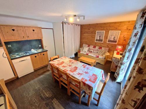 Valfrejus Apartment | 2 Pièces+Cabine, 6-8 Pers, 42m², Coeur Station, Près Pistes, TV, DVD - FR-1-265-220