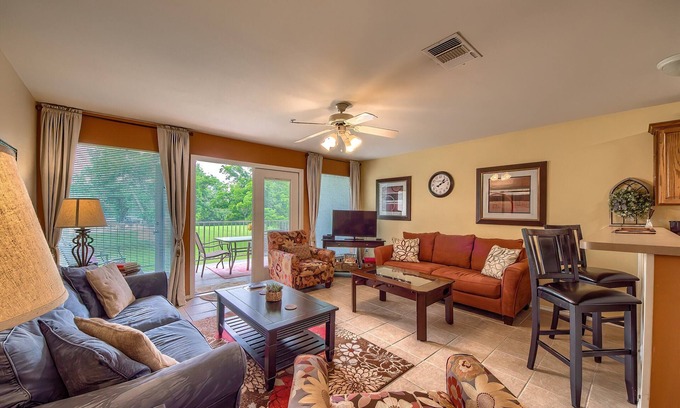 New Braunfels Condo | 2 Pools, 4 Hot tubs on the Guadalupe River! Walk to Schlitterbahn!
