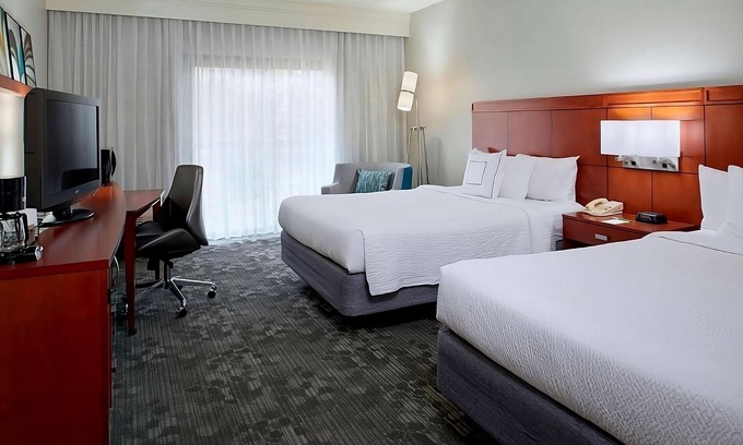Waldron Hotel | 2 Relaxing Units, Best Place to Unwind! Near Harley-Davidson Factory!