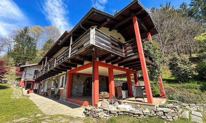 Montegrino Valtravaglia Apartment | 2-room apartment in a farm with alpacas