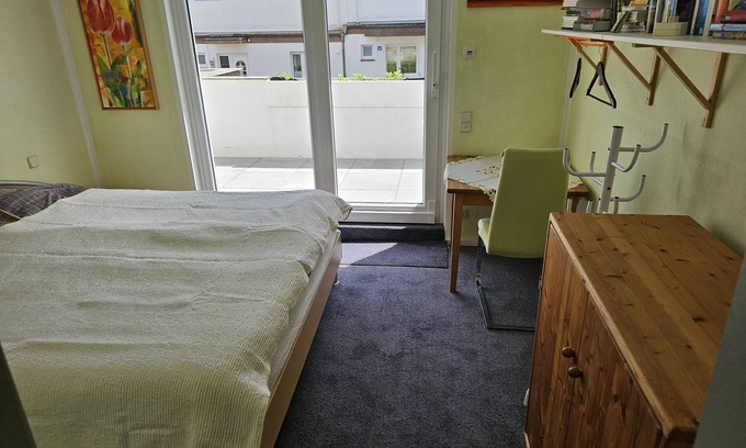 Gevelsberg House | 2 rooms in the "WG-Haus"/guest house, quiet location, single room and double room with private bathroom