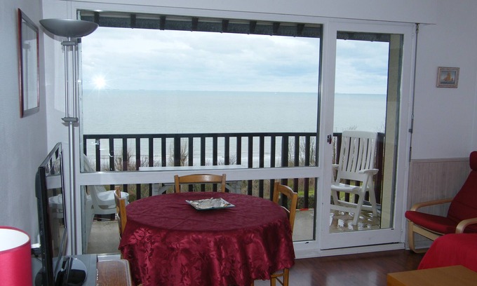 Benerville-sur-Mer Apartment | 2 Rooms SEA VIEW on small trees in Norman style residence