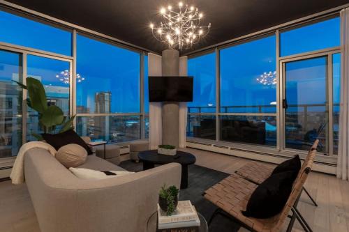 Beltline Apartment | 2 Storey Penthouse Panoramic Views Parking Stampede