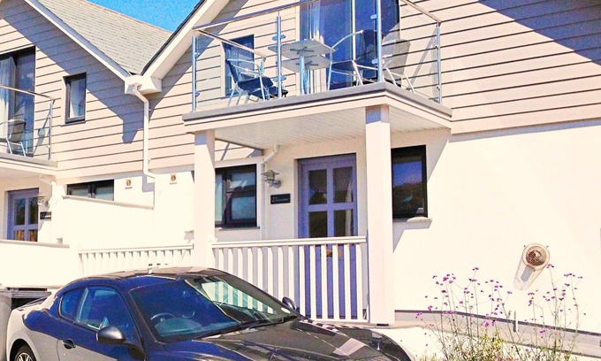 Polzeath Cottage | 2 The Navigators - Luxury 3 bedroom beach villa only 100 meters to the beach