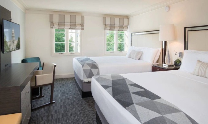 Kalorama Heights Hotel | 2 unit l Superior Queen 2 Beds at The Normandy Hotel l Pets Allowed