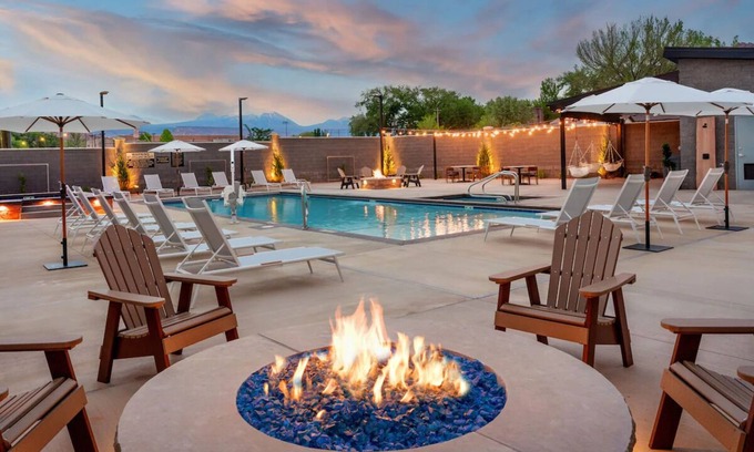 Moab Hotel | 2 Units | Near Downtown Gnaria Stay | Gravity Haus, Outdoor Pool