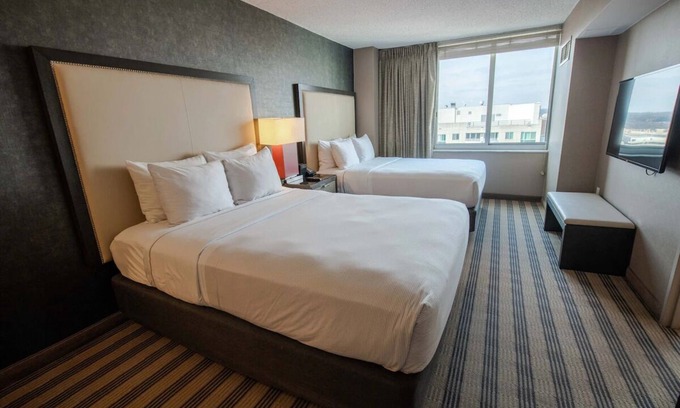 West End Hotel | 2 Units | Perfect Downtown Stay | Kitchen & Desk | Walk to Kennedy Center Shows