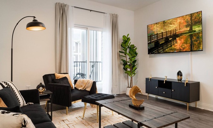 Whitestown Apartment | 20 mins DT| Sleeps 5 | Illustrious Haven Spacious