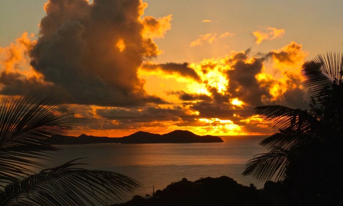 Estate Calabash Boom Cottage | 20% Off Oct 19-Nov 22! Here Comes the Sun
