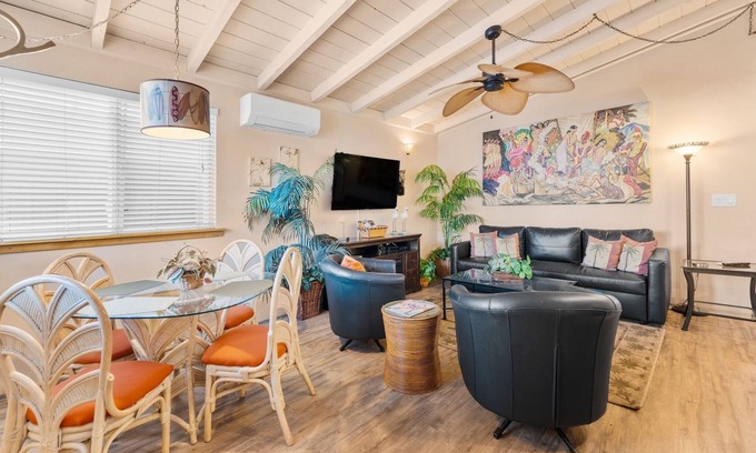 Silver Strand House | 20%Off Oct 23-26 Steps To Sand Walk To Restaurants