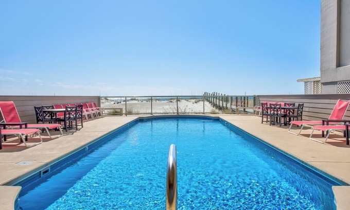 Gulf Shores House | 🥳 2026 Going fast! 😎 The Pearl. 20BR. Beachfront. Heatable Pool! ELEVATORS!