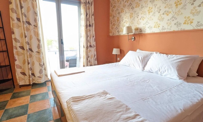 Kamena Vourla House | 204 | Okeania 3 persons Room 1st Floor