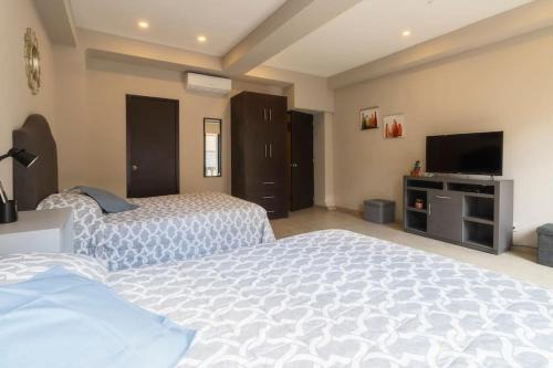Historic Center Apartment | 206 Zocalo Cathedral 2Bdrm 2Bath apt AC Rooftop