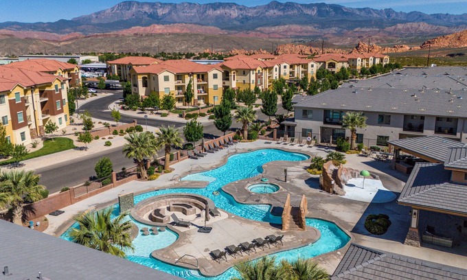Hurricane House | 2086 Zion Village Resort | 2 PS4s, Ping Pong, Corn Hole, Family Friendly, and Community Resort