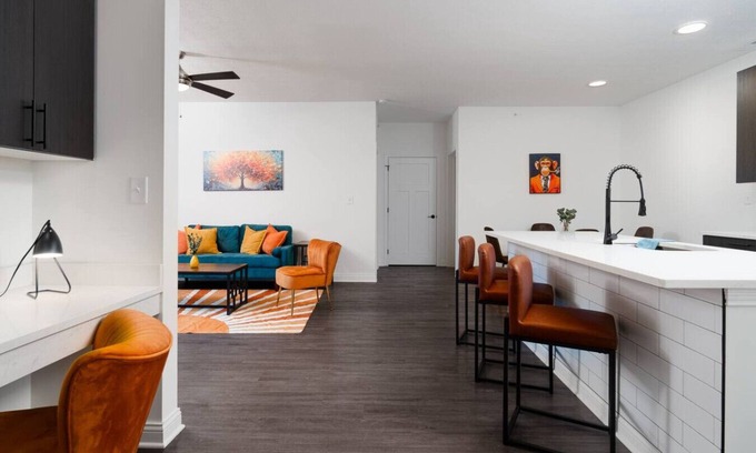 Whitestown Apartment | 20mins DT Indy| Sleeps 5 | Radiant Vibes Spacious