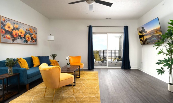Whitestown Apartment | 20mins DT Indy | Sleeps 3 | Golden Sun SpaciousGym