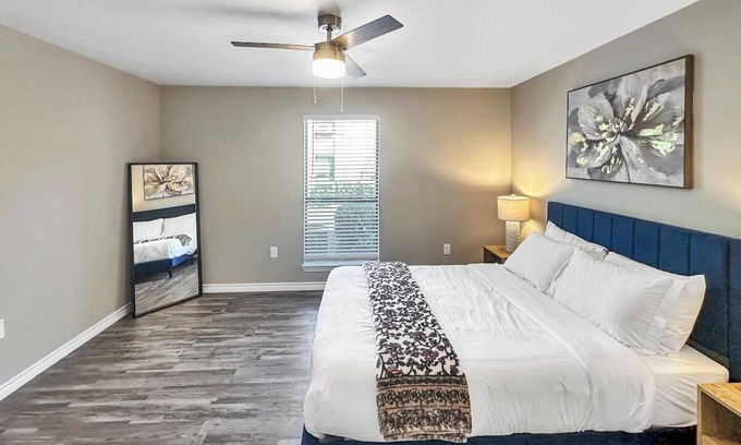 Addison Apartment | 2107 · Cozy Addison Apt, Free Park Wi-Fi, Pool & Gym