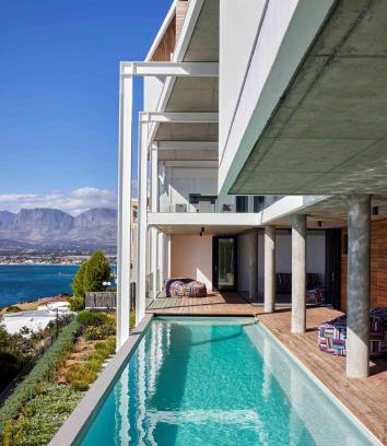Mountainside House | '22 Protea' - Luxury, Style and Elegance - Sleeps 12 in 6 En-suite Bedrooms