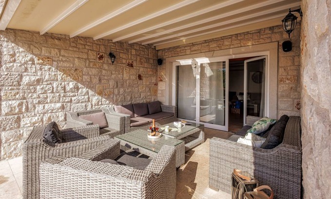 Malinska-Dubasnica House | 220 m² House ∙ 5 bedrooms ∙ 12 guests