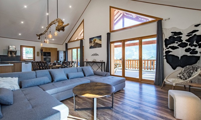 Saint-Jean-de-Maurienne Apartment | 220m² apartment with terrace, for 14 people