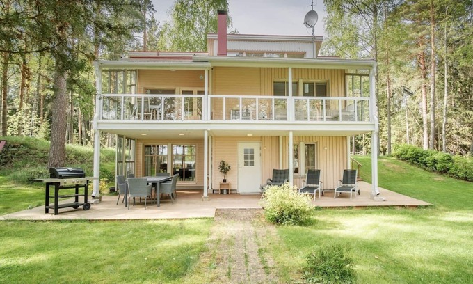 Kirkkonummi Cabin | 225m2 Luxurious Villa - Large garden - Sandy beach