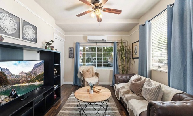 Midtown Sacramento Apartment | 23-1 · Perfect location walking distance to Everything!