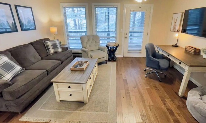 Snowshoe Condo | 23 Mountain Crest, Snowshoe, WV - Country Chic