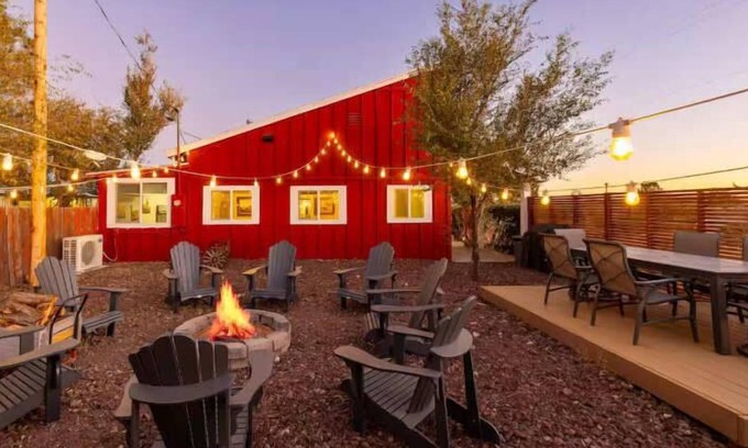 Valle House | 25 Min to Grand Canyon | Hot Tub, Fire Pit & Fun