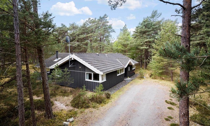 Pedersker House | 2643 Nexø - Møllestien 10