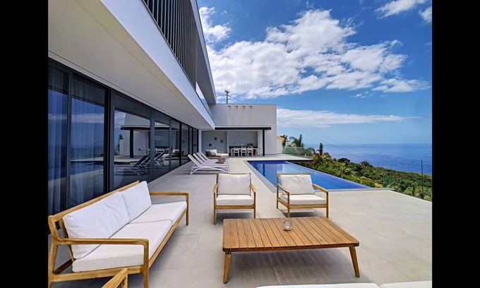 Tabua House | 293 m² House ∙ 4 bedrooms ∙ 8 guests