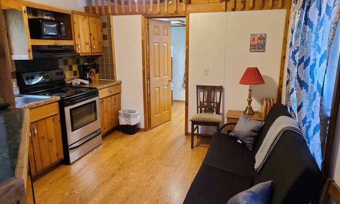 Slidell Cabin | 2BR 1BA Cabin w/4 Bunk Beds & Queen