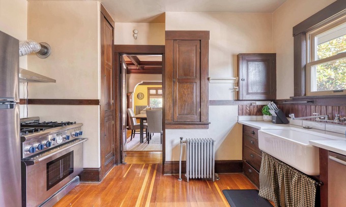 Kerns House | 2BR/2BA Portland Craftsman Central Location