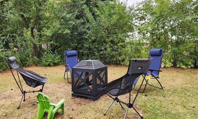 Newtonbrook House | 2BR+2Bath! 2queen beds! Luxurious Large Private Quiet Free Parking & Ultra Clean