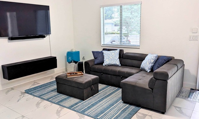 Downtown Fort Lauderdale House | 2BR Fall into Sunshine - Nov 10% Off 4+ Nights