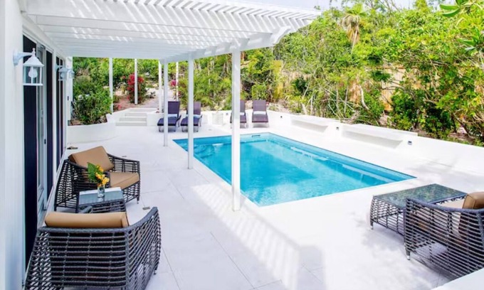Long Bay Villa | 2BR Private Villa Long Bay Beach w/Pool SUV - Esencia Premiere