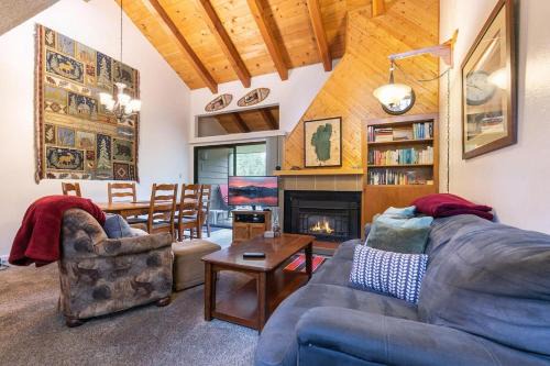 Carnelian Woods House | 2BR Townhome Walk to Beach or Trails