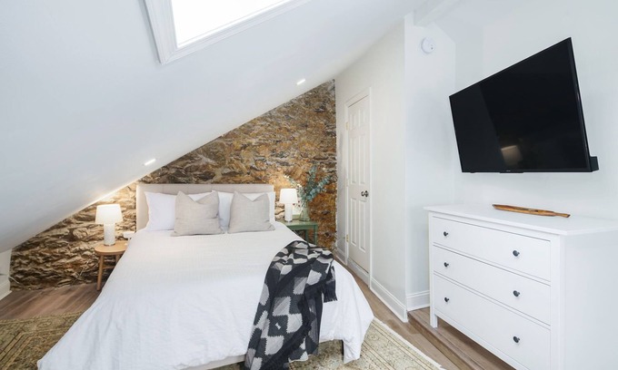 Manayunk Apartment | 2BR with Balcony, Views & Parking