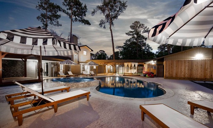 Cypress House | 2King Suites, HeatedPool, Arcade & Pickleball