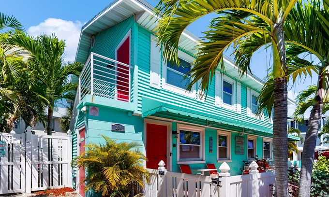 Bradenton Beach Condo | 2nd-floor condo with heated pool - walk to beach/Bridge Street