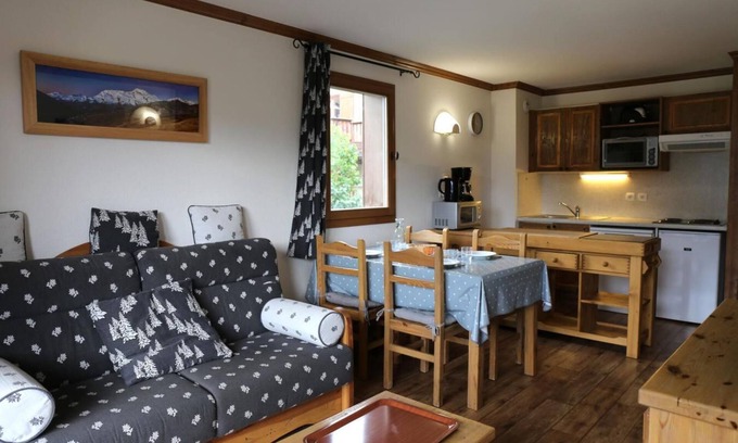 Aussois Apartment | 2nd floor, view open, balcony, tv, ski locker, 50m², Aussois