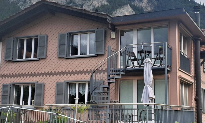 Unterseen Apartment | 3 1/2-apartment on the first floor, ideal for couples/families/very quiet!
