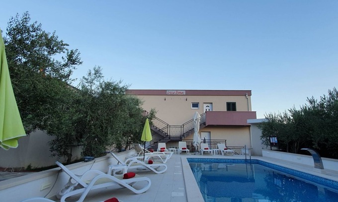 Kastel Stafilic Cabin | 3 apartment house with pool