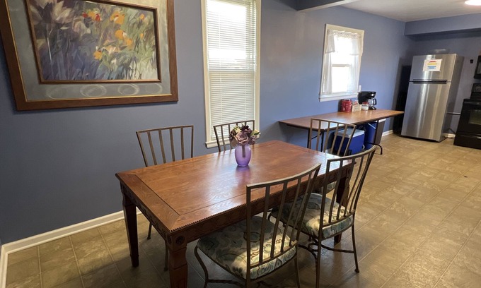 Cedar Rapids - Iowa City Apartment | 3 Bed/2 Bath Apartment 15-minute walk to Alliant Energy PowerHouse