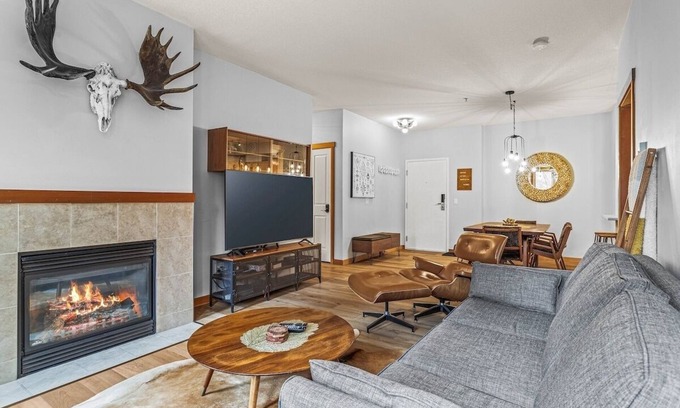 Cougar Creek Condo | 3 bed/2 bath Lodges Escape Sleeps 10/Pool/Hot Tubs