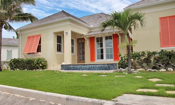 Schooner Bay Village House | 3 Bed 3 Bath Waterfront House located in Schooner Bay, Abaco
