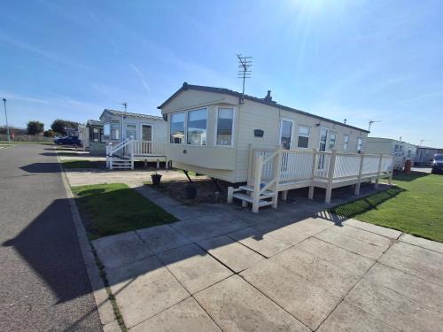 Chapel Saint Leonards Ski Chalet | 3 Bed Caravan -Sleeps 8 - Pool-Beach